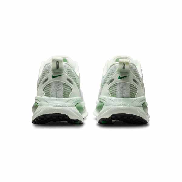 Nike Vomero 18 Barely Green/Steam