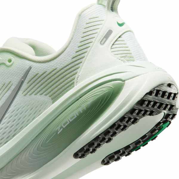 Nike Vomero 18 Barely Green/Steam