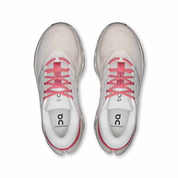 On Cloudrunner 3 Oyster | Camellia