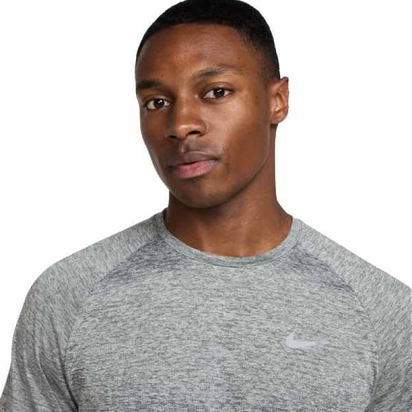 Nike Stride Dri-FIT ADV Short-Sleeve Smoke Grey
